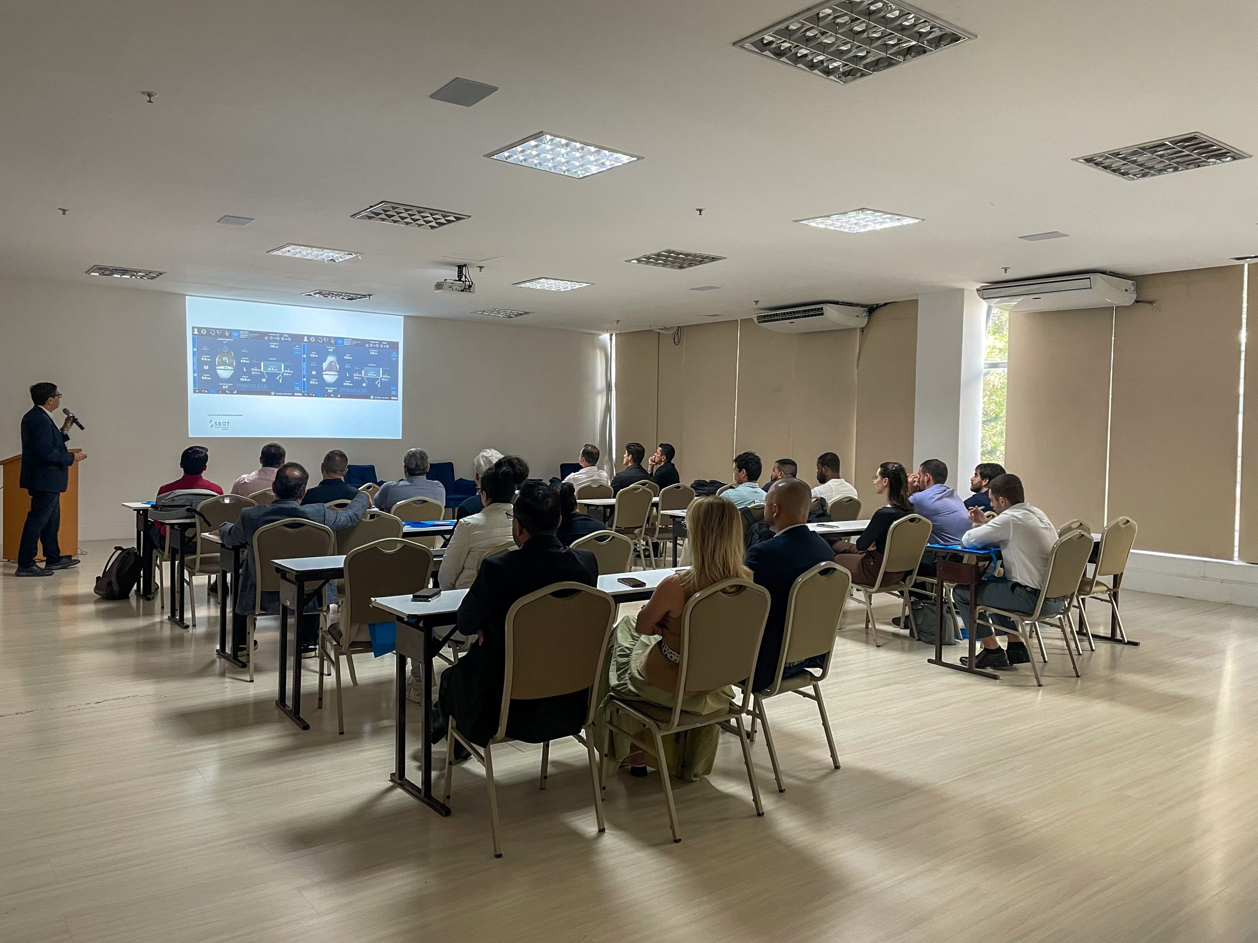 Regional Rio realiza Curso Avançado de Robótica no Joelho